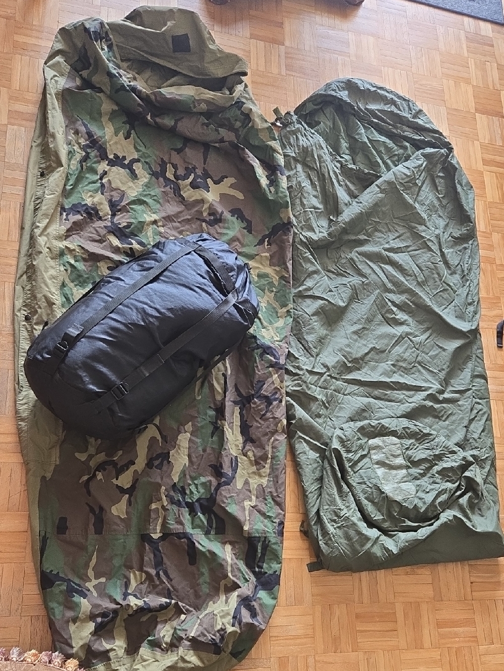 US Military 4 Piece Modular Sleeping Bag Sleep System MSS w/ Bivy Woodland Vtg